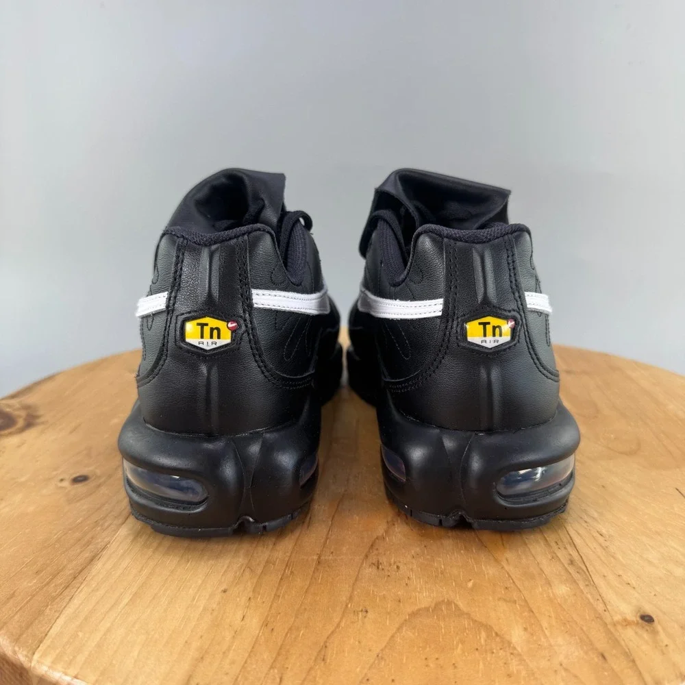 Womens 12 / Mens 10.5 - Nike Air Max Plus Tiempo TNPO Shoes Black Sneakers NEW